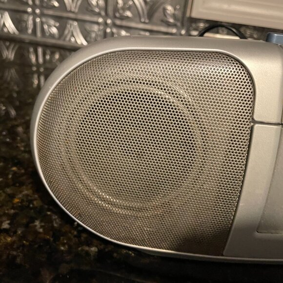 RCA RP7702S Portable Cassette Recorder Player AM/FM Radio - Picture 3 of 5